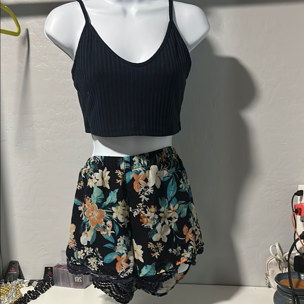 No.106 Floral Black Crop Top and Shorts Set